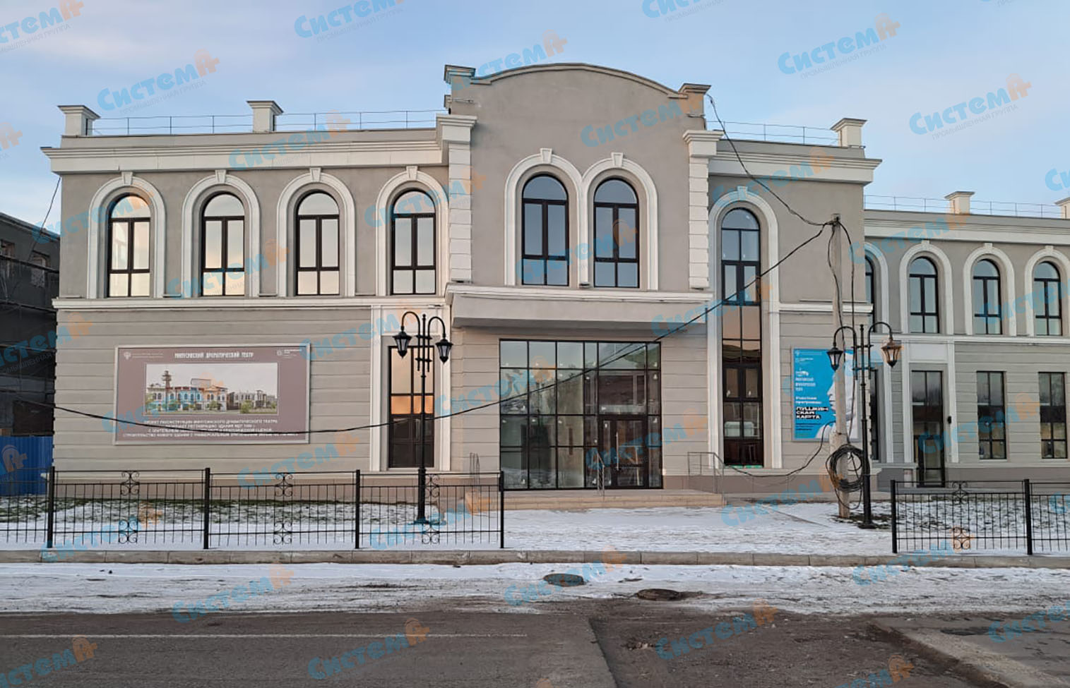 Фасадное обрамление для здания театра